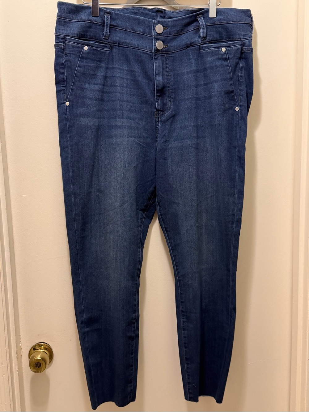 Liverpool Los Angeles Dark Wash Women High Rise Ankle Jeans